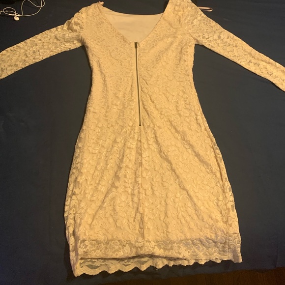 White dress - Picture 3 of 4